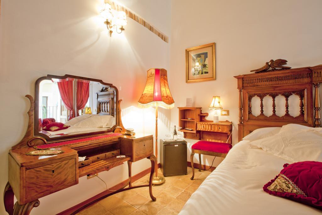 B&B Il Marchese Del Grillo スルモナ 部屋 写真