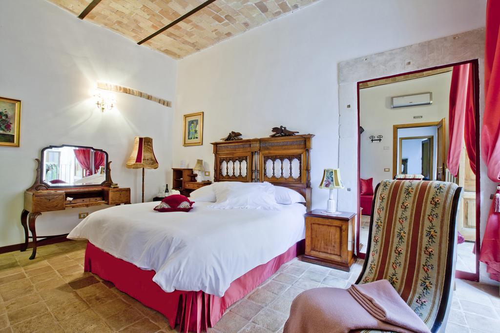 B&B Il Marchese Del Grillo スルモナ 部屋 写真