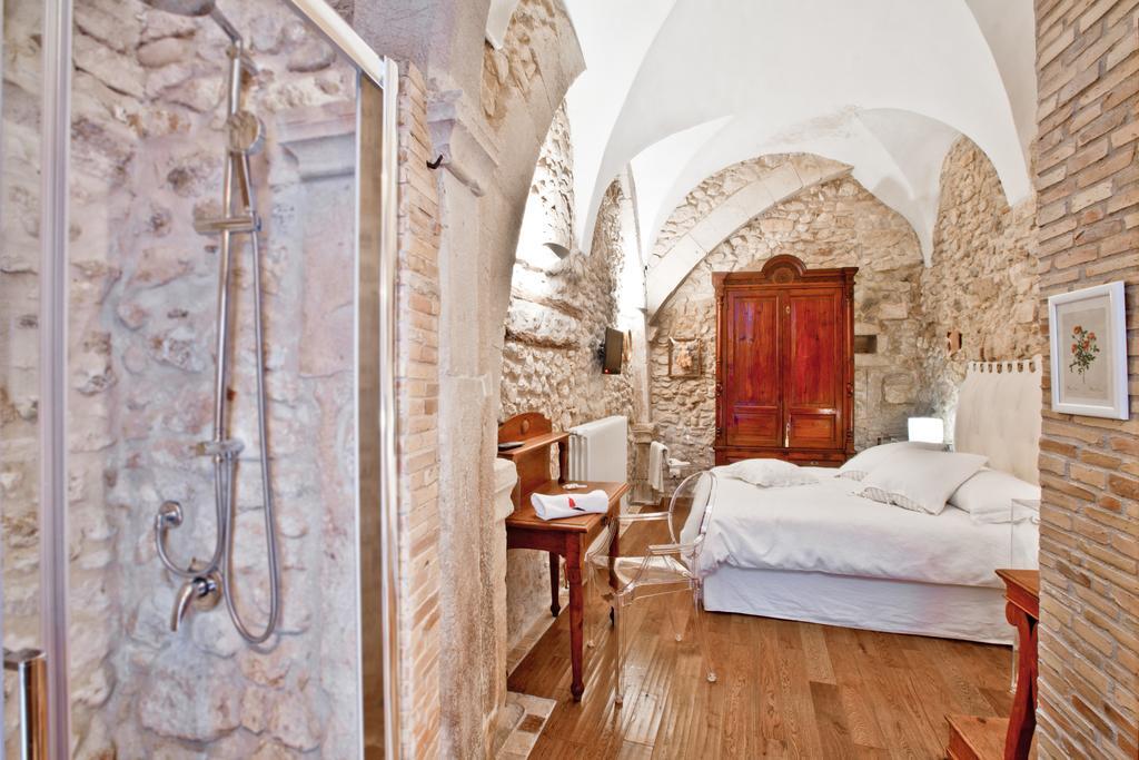 B&B Il Marchese Del Grillo スルモナ 部屋 写真