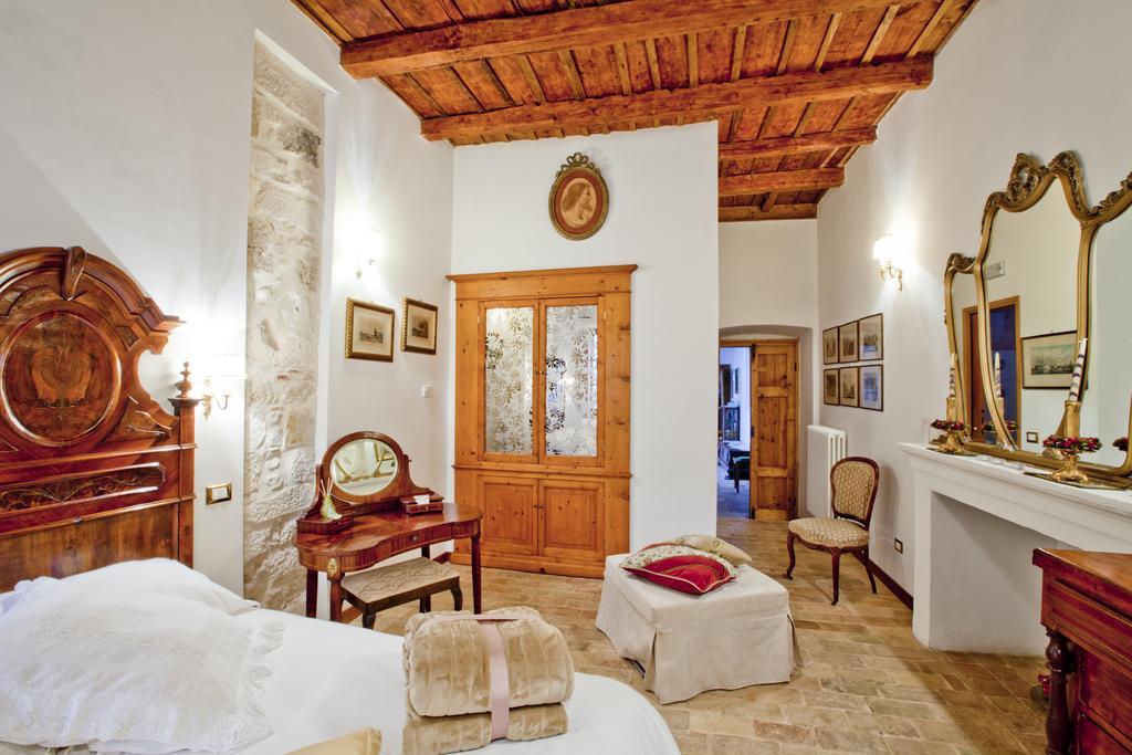 B&B Il Marchese Del Grillo スルモナ 部屋 写真