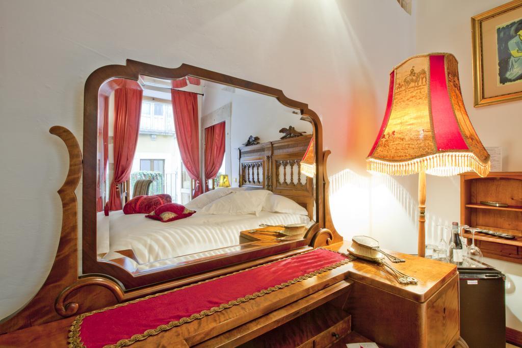 B&B Il Marchese Del Grillo スルモナ 部屋 写真